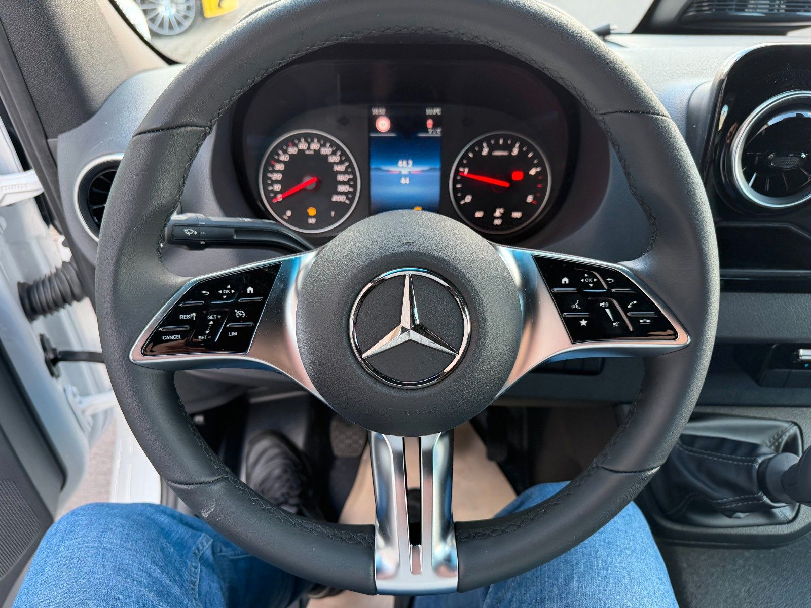 Fahrzeugabbildung Mercedes-Benz Sprinter 317 CDI Mixto/DoKa Standheizung