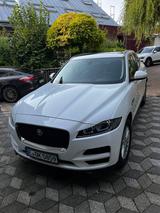 Jaguar F-Pace 20d Prestige Automatik Prestige - Jaguar F-PACE Prestige mit Diesel-Antrieb