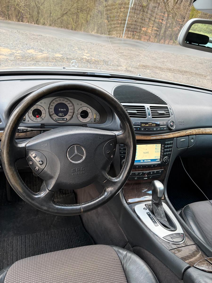 Mercedes-Benz E320 2004 — interior