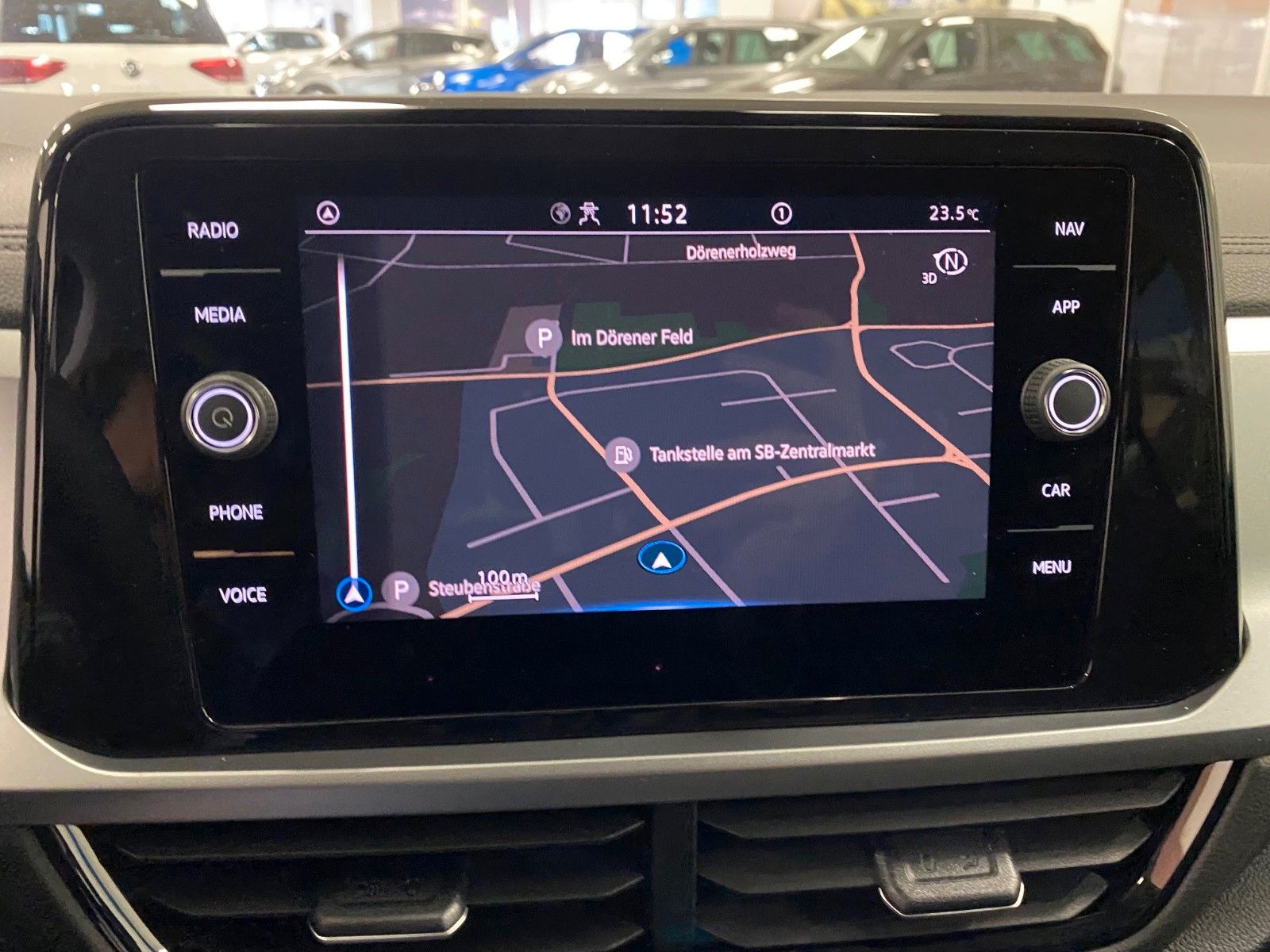Fahrzeugabbildung Volkswagen T-Roc 1.5 TSI Life+ACC+LED+KAMERA+virt.TACHO+PDC