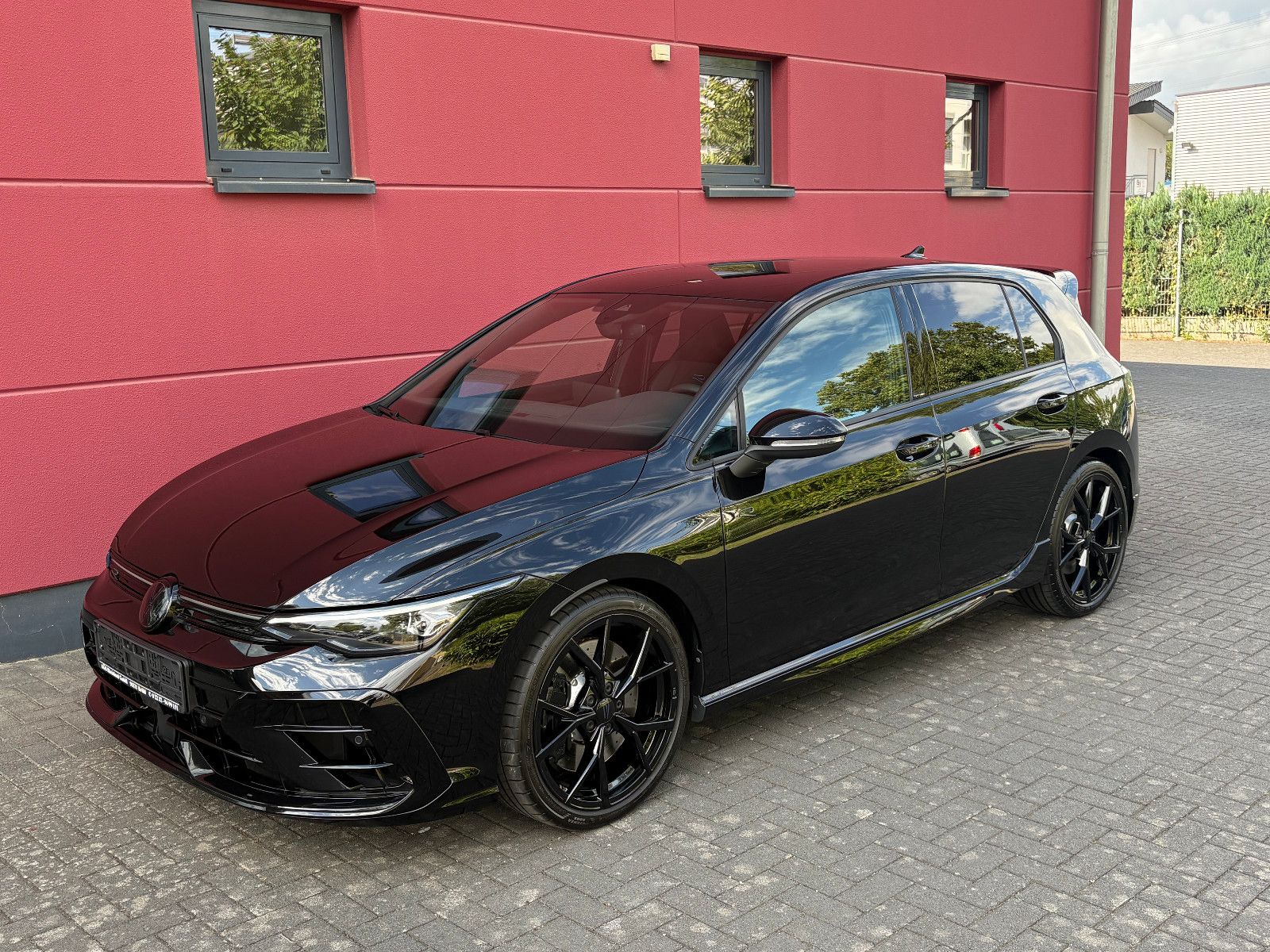 Volkswagen GOLF VIII R 2.0 TSI 4MOTION BLACK EDITION LEDER