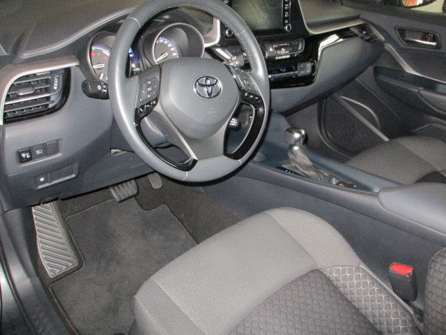 Fahrzeugabbildung Toyota C-HR Hybrid Business Edition