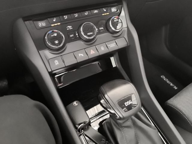 Fahrzeugabbildung SKODA Karoq 1.6 TDI SCR DSG Style LED NAVI KESSY SMART