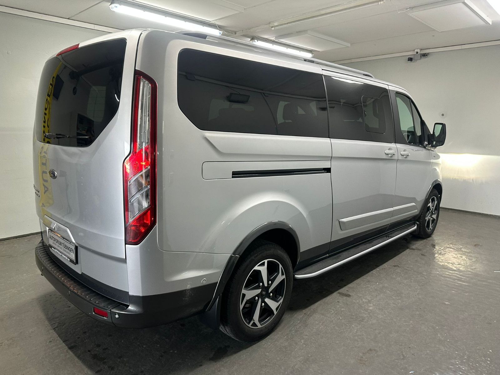 Fahrzeugabbildung Ford Tourneo Custom 320 L2H1 Autm. Active Bus*ACC*8