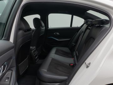 Fahrzeugabbildung BMW M340d xDr Hi-Fi M Sportfahrwerk Comfort Paket