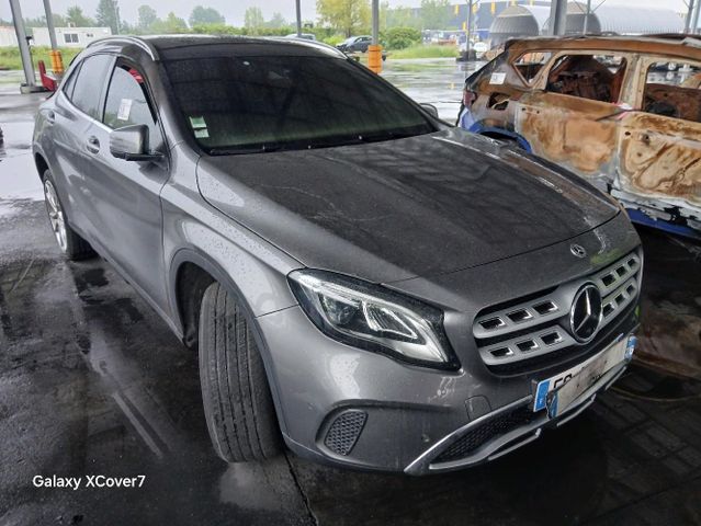 Mercedes-Benz GLA 220D 4MATIC 7G-DCT