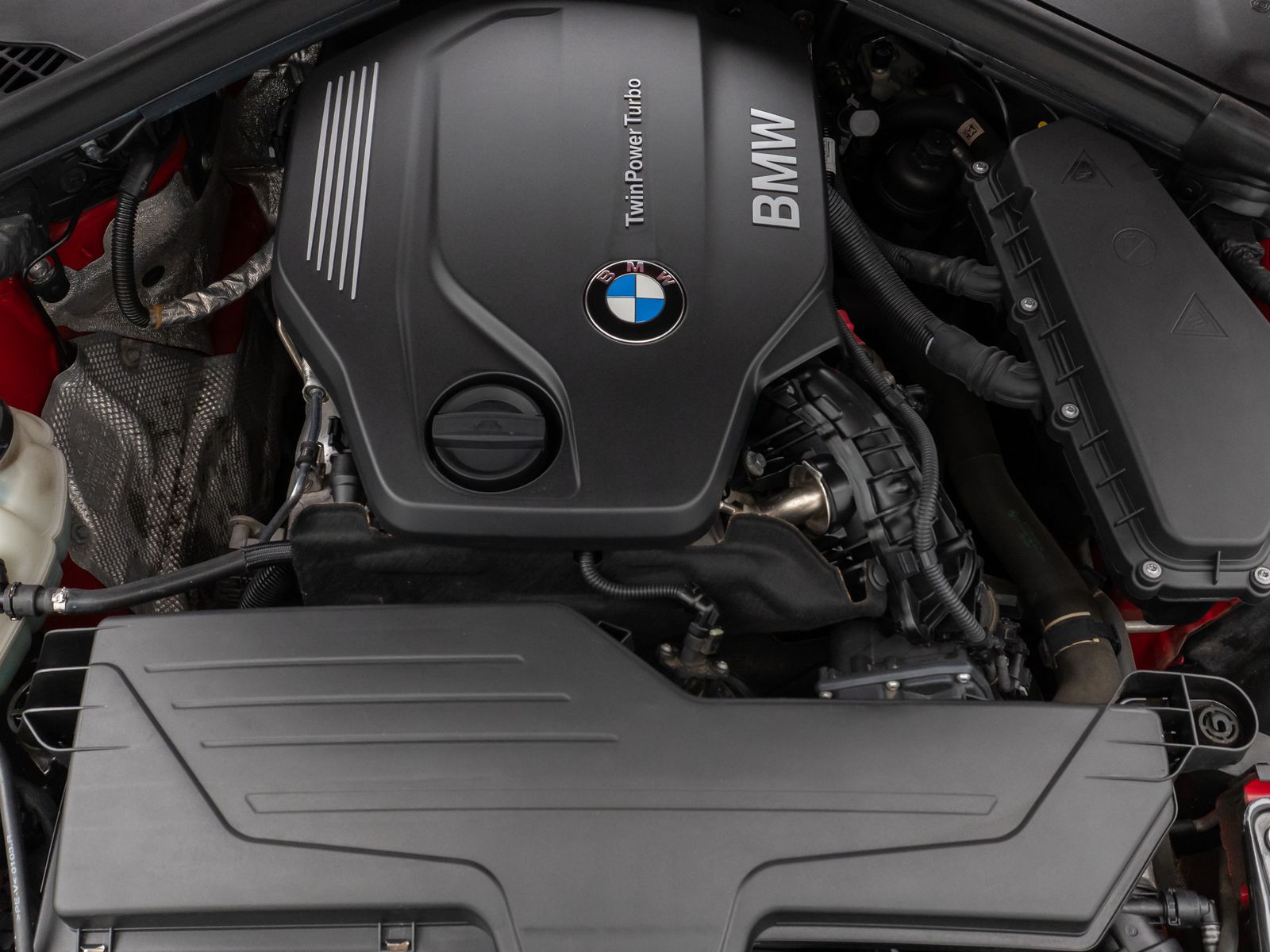 Fahrzeugabbildung BMW 320d xD Navi Lordos PDC LED Komfort AHK Sport