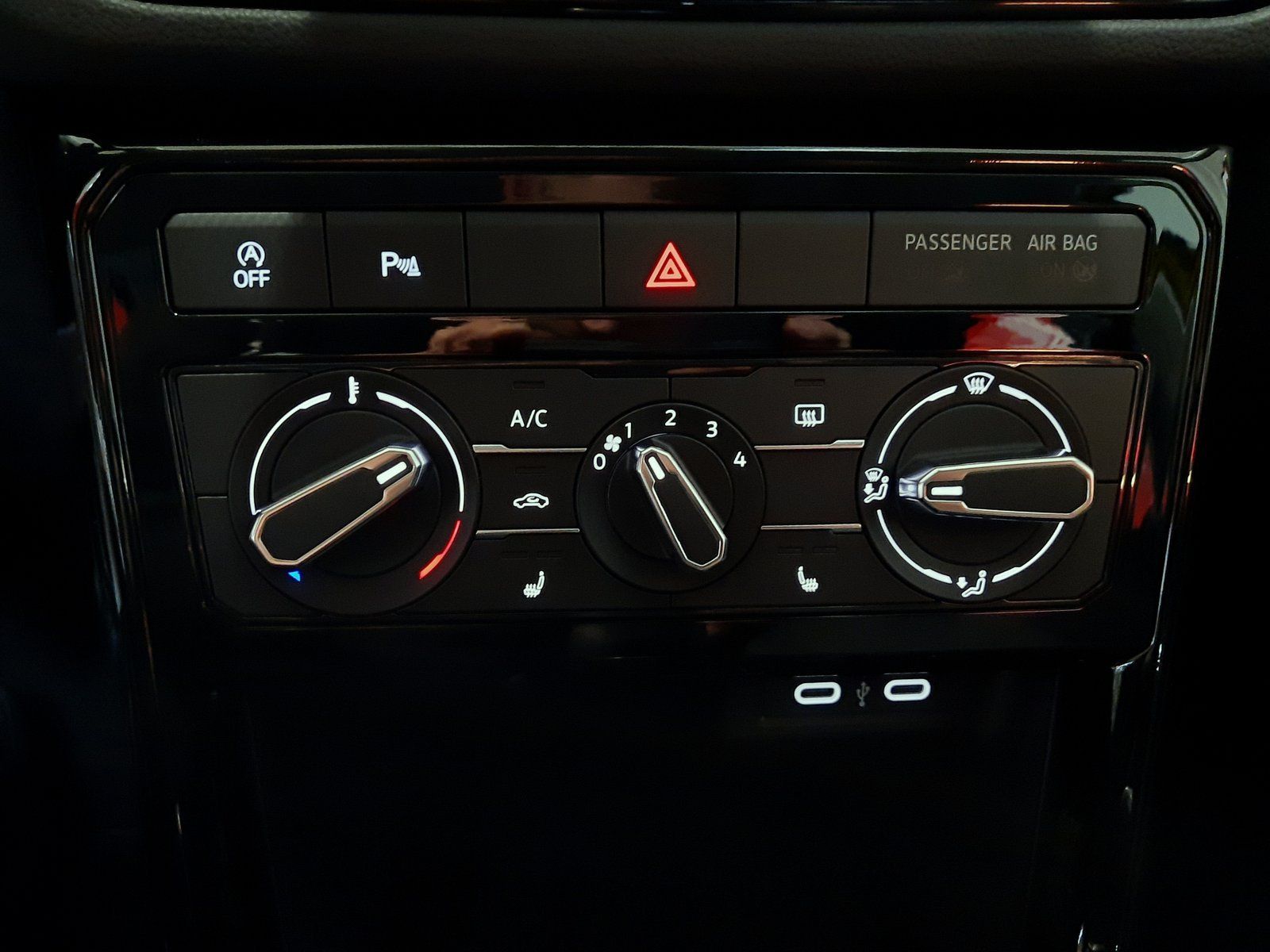 Fahrzeugabbildung Volkswagen T-Cross Life TSI *LED*PDC*ACC*Sitzhzg*App-Conn*