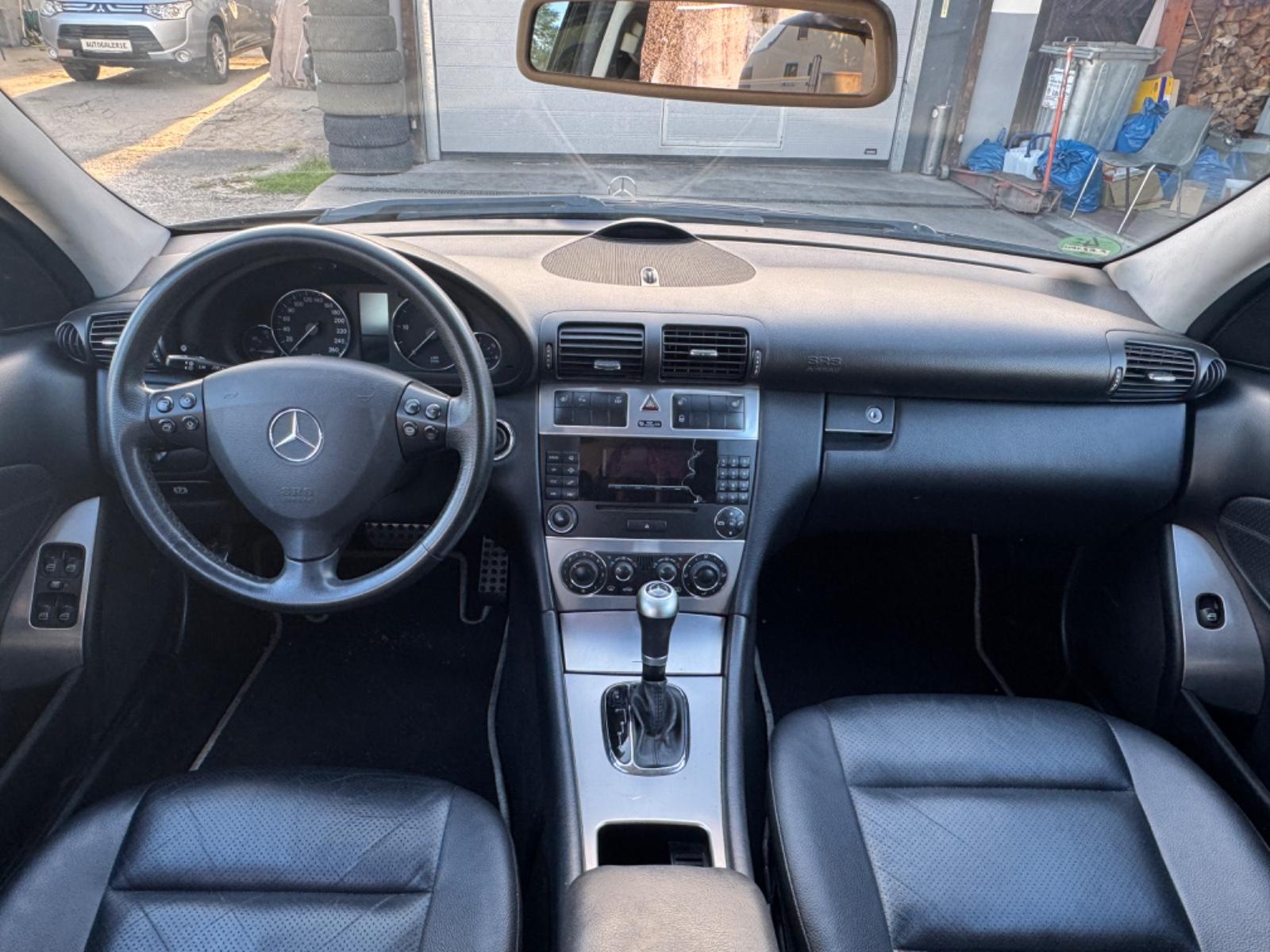 Mercedes-Benz C220 2005 — photo 8