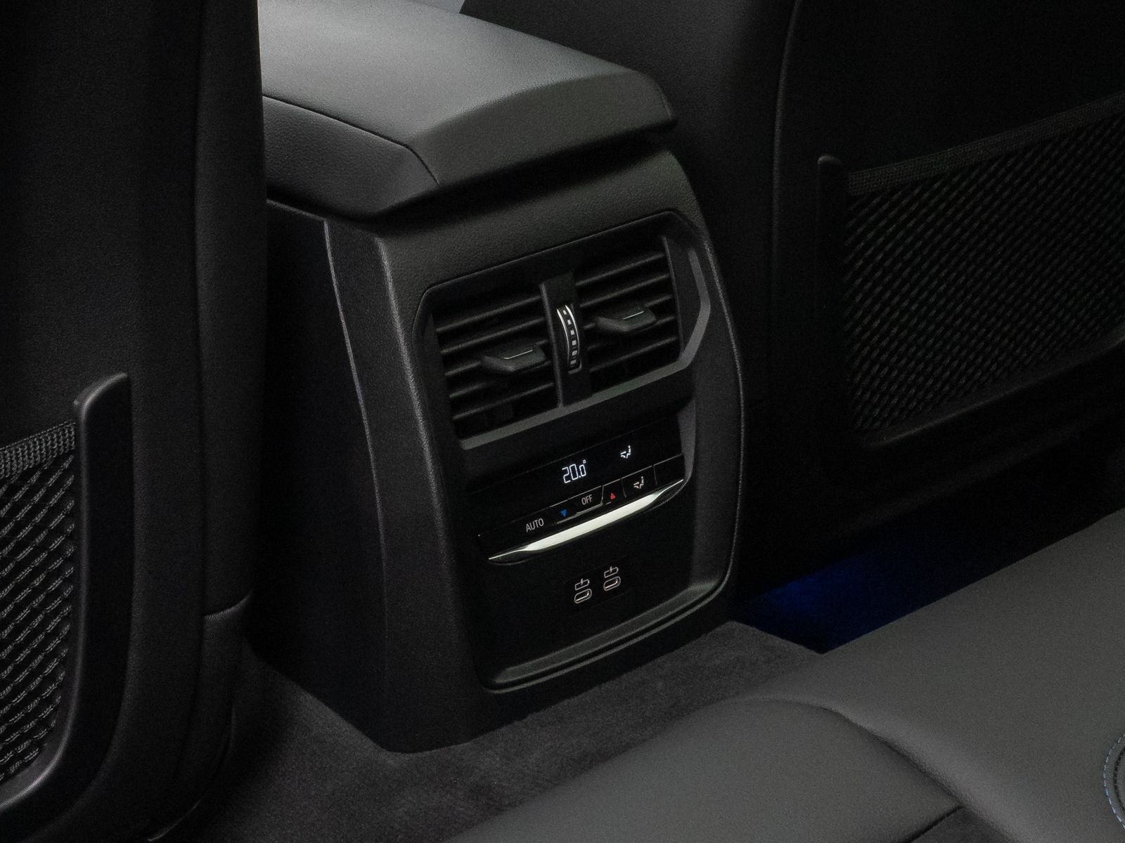 Fahrzeugabbildung BMW 320i M Sport Panorama Kamera DAB H/K AHK 19Zoll