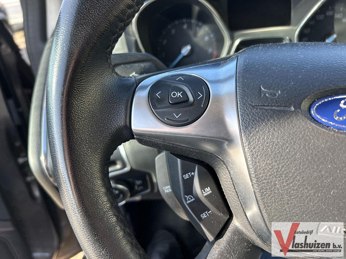 Ford Focus 2012 — photo 8