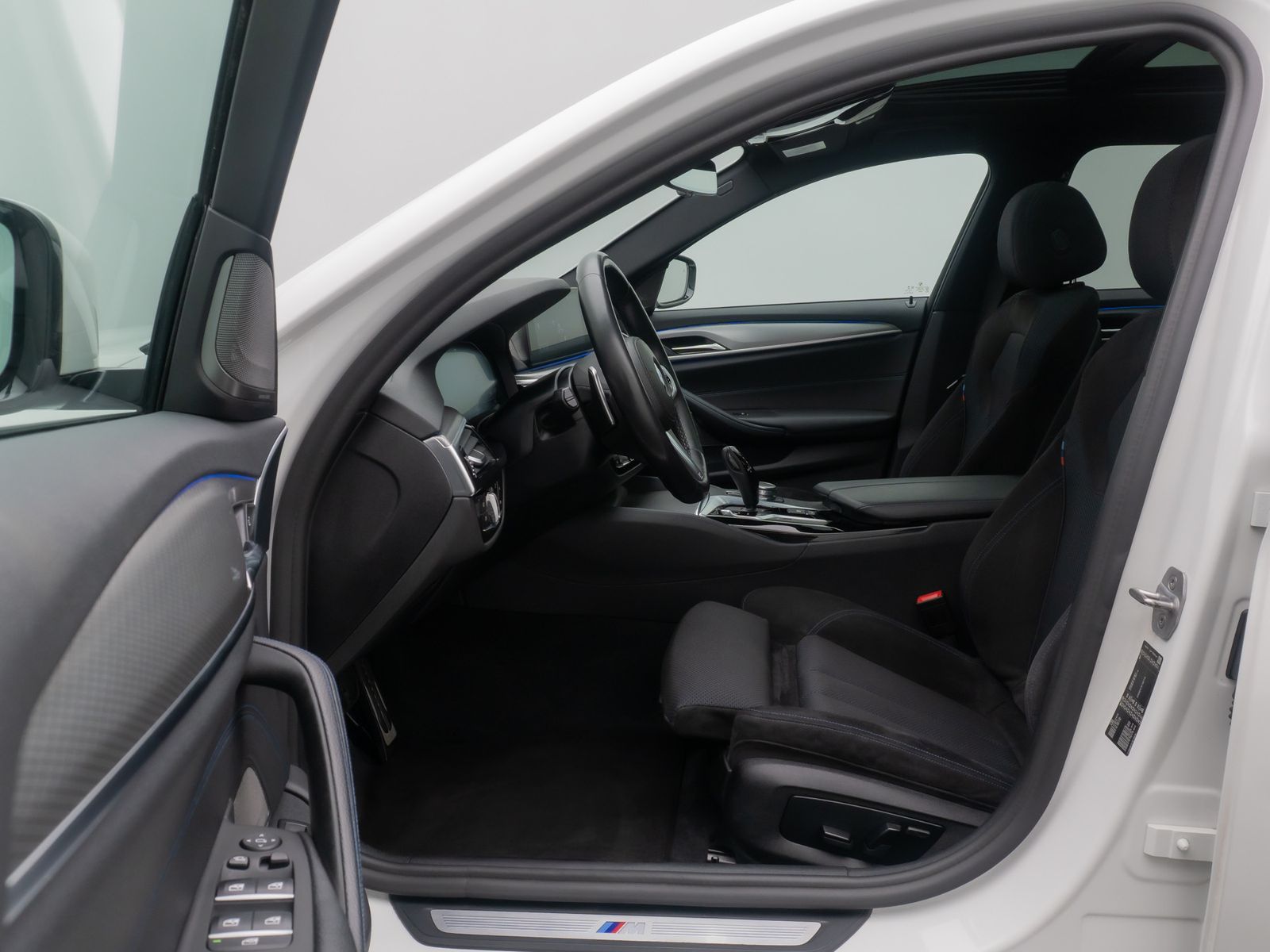 Fahrzeugabbildung BMW 530d M Sport 360°Komfort Panorama HUD DAB 20Zoll