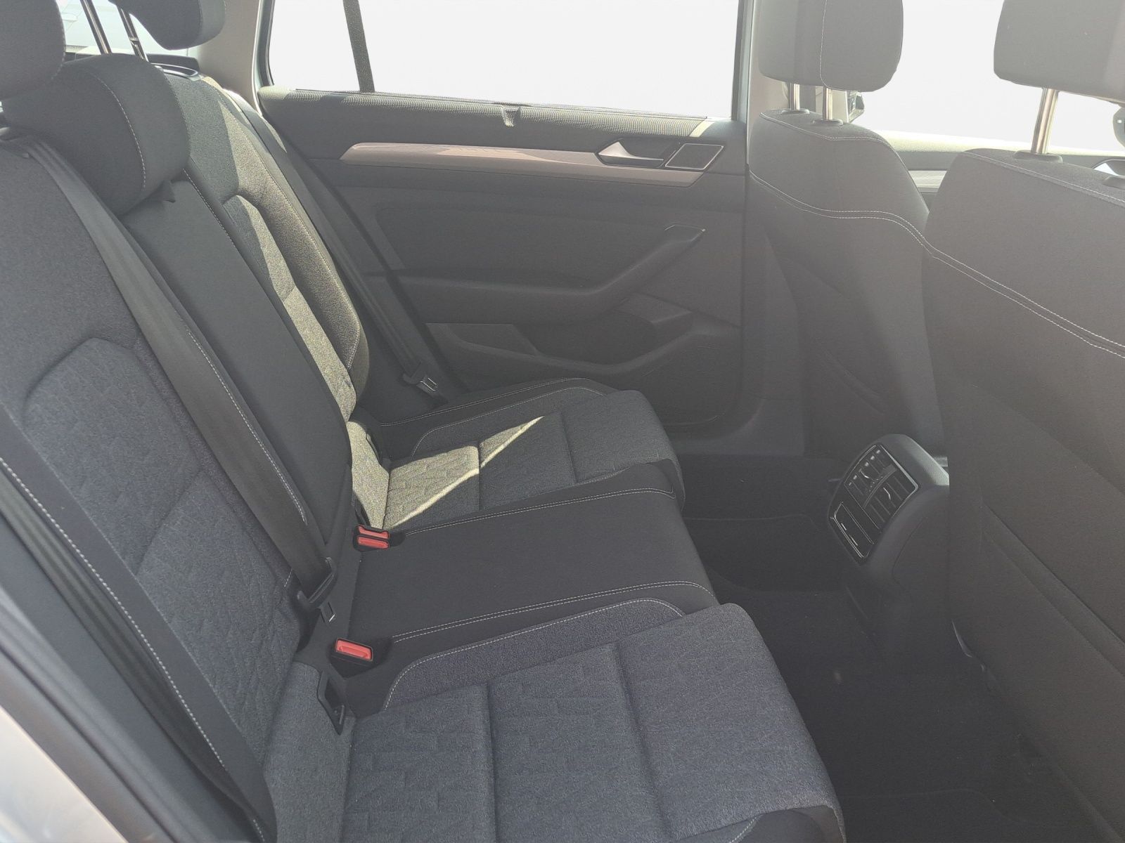 Volkswagen Passat Variant - Bild 17