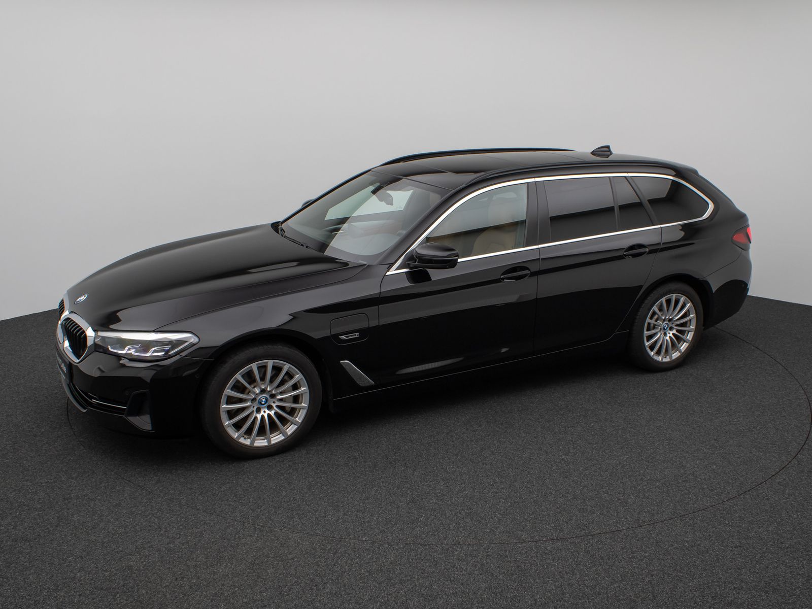 Fahrzeugabbildung BMW 530e  xD Panorama 360°Lenkrhz DAB HiFi AHK Sport