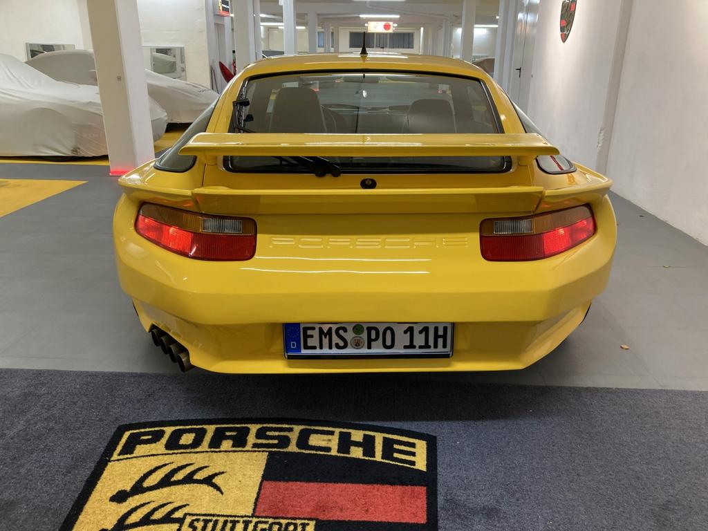 Porsche 928
