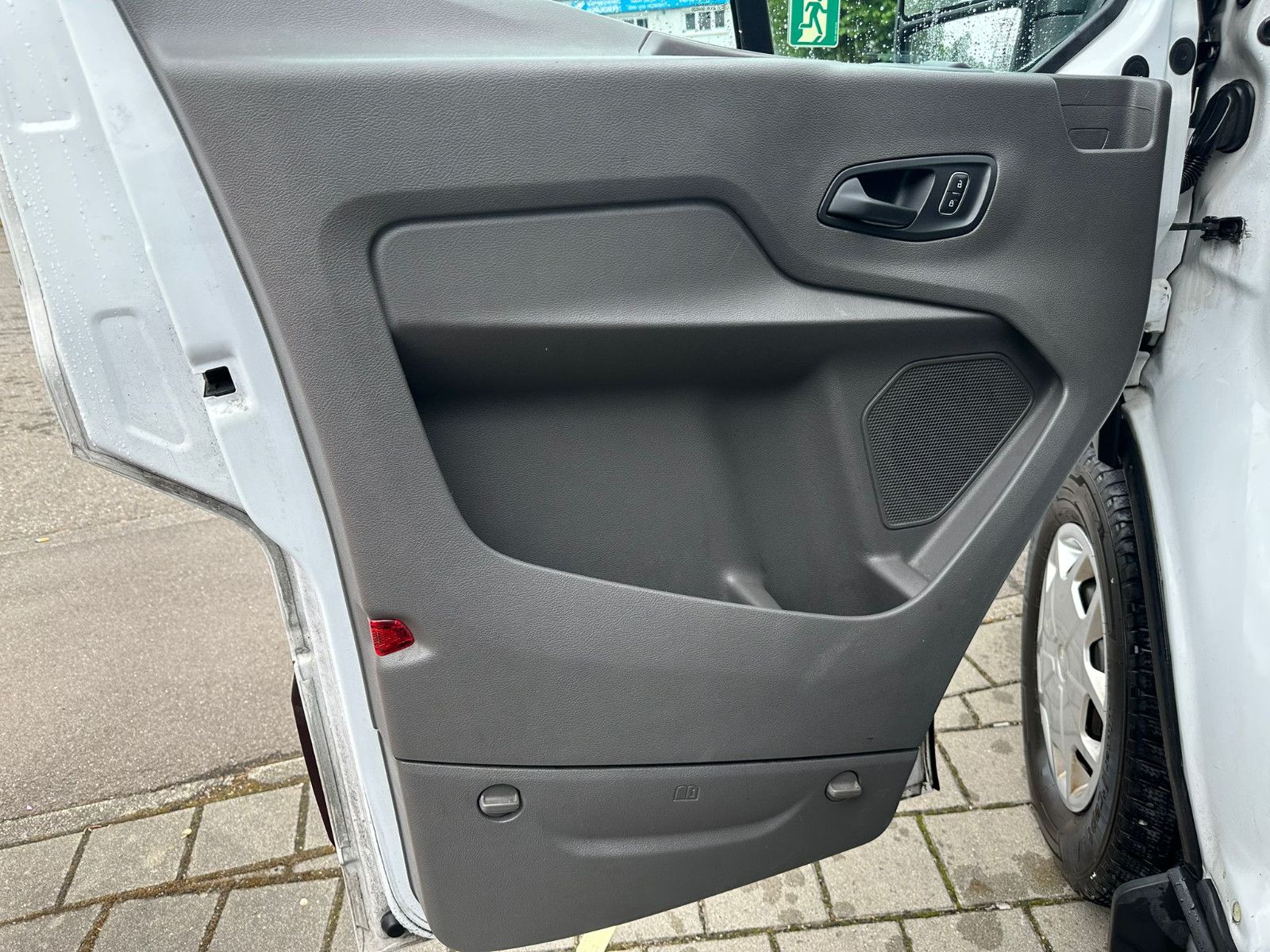 Fahrzeugabbildung Ford Transit 410 BUS L3H3 *12SITZE*ACC*SPUR*KAMERA*FS
