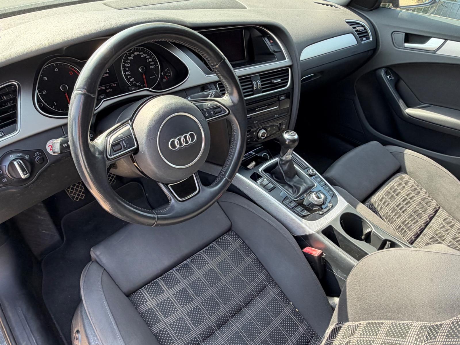 Audi A4 2012 — photo 9