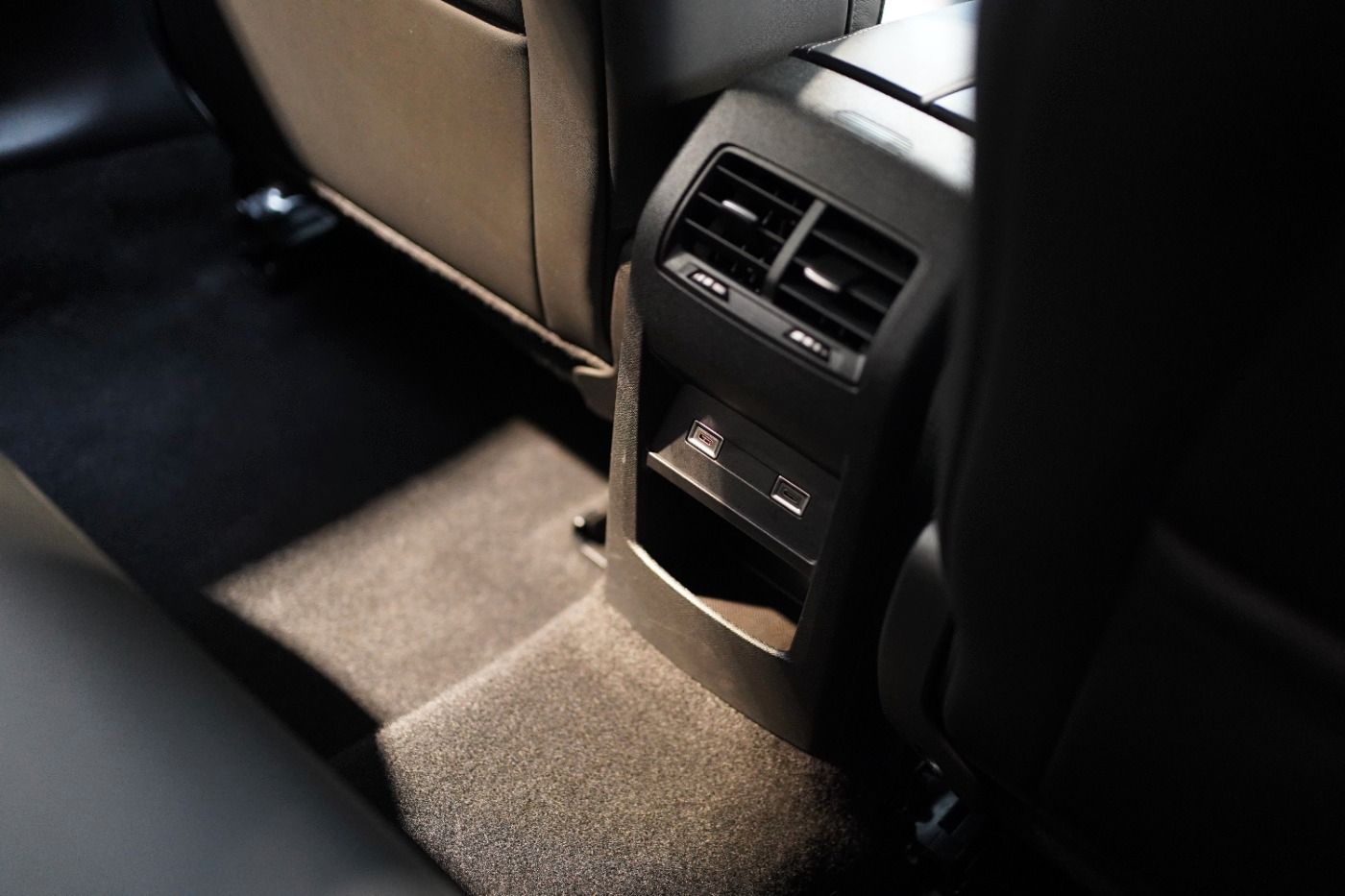 Fahrzeugabbildung Citroën C5 X PureTech 130 EAT8 Plus Automatik Leder Navi