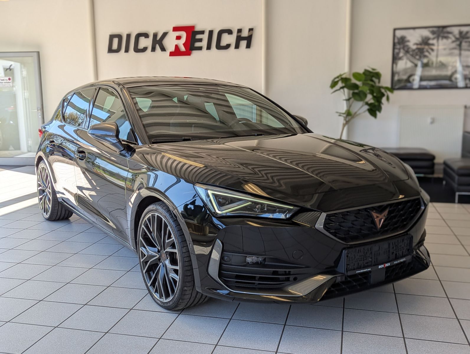 Fahrzeugabbildung CUPRA Leon VZ 2.0 TSI DSG Pano Matrix Beats Memory 19"