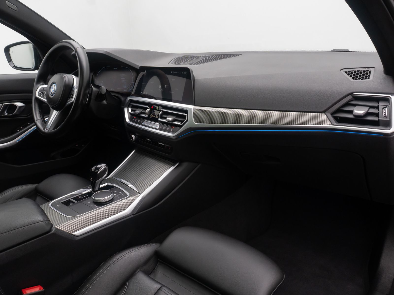 Fahrzeugabbildung BMW 330e M Sport DAB HiFi Laser HUD Panorama AHK 19"