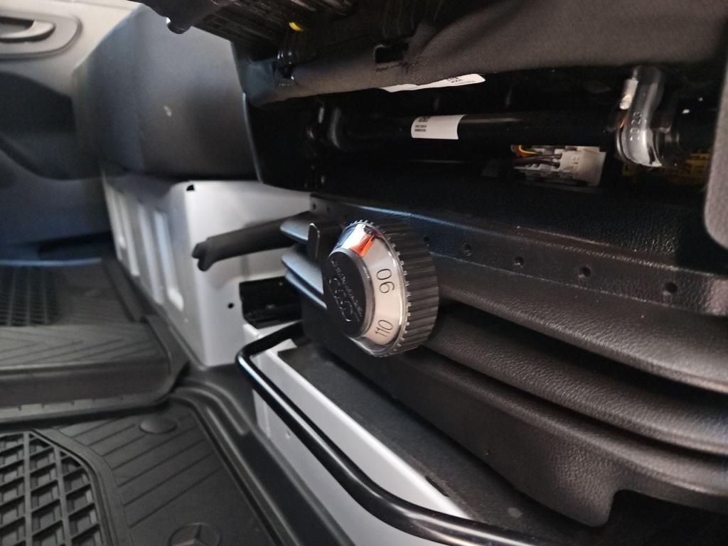 Fahrzeugabbildung Mercedes-Benz Sprinter 317 Kasten L3H2 Schwingsitz 360°SHZ Nav