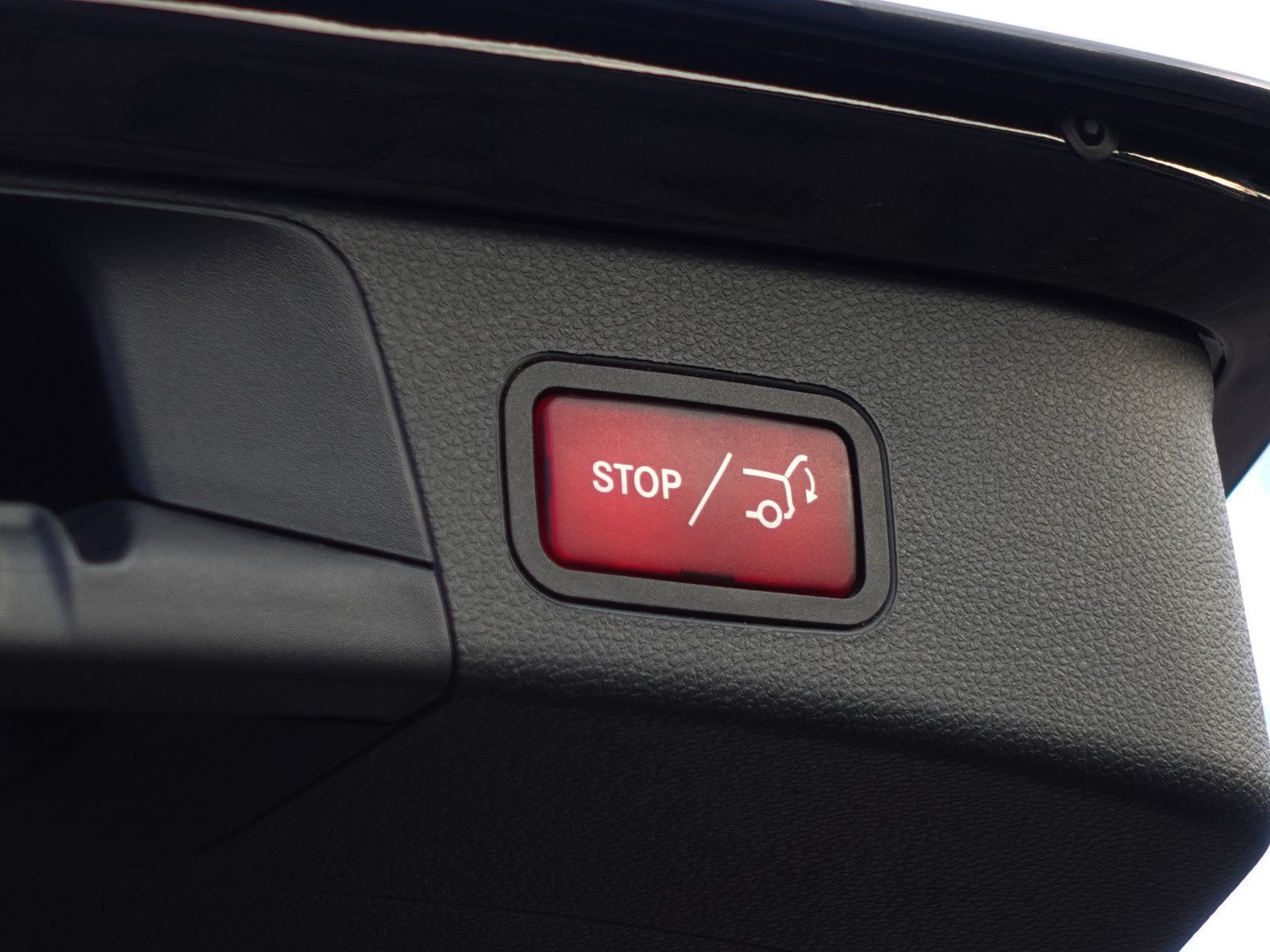 Fahrzeugabbildung Mercedes-Benz C 220d T 4MATIC 9G-T AMG Line Assist CarPlay RFK