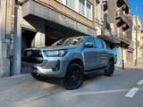 Toyota Hilux - graue Toyota Hilux