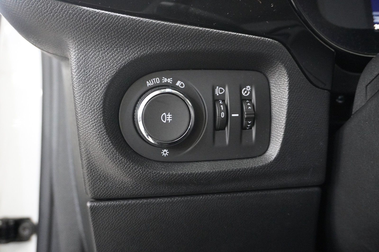 Fahrzeugabbildung Opel Corsa F 1.2T ELEGANCE NAVI/LED/KAMERA/SPORT/DAB+