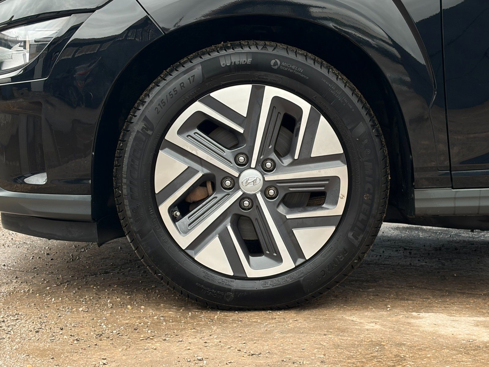 Fahrzeugabbildung Hyundai KONA E Select SHZ LHZ PDC CarPlay ACC Navi LKA