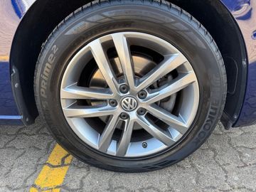 Bild 13 VW Touran SOUND 1.6 TDI DSG 7-Sitzer LED-SW RearVie