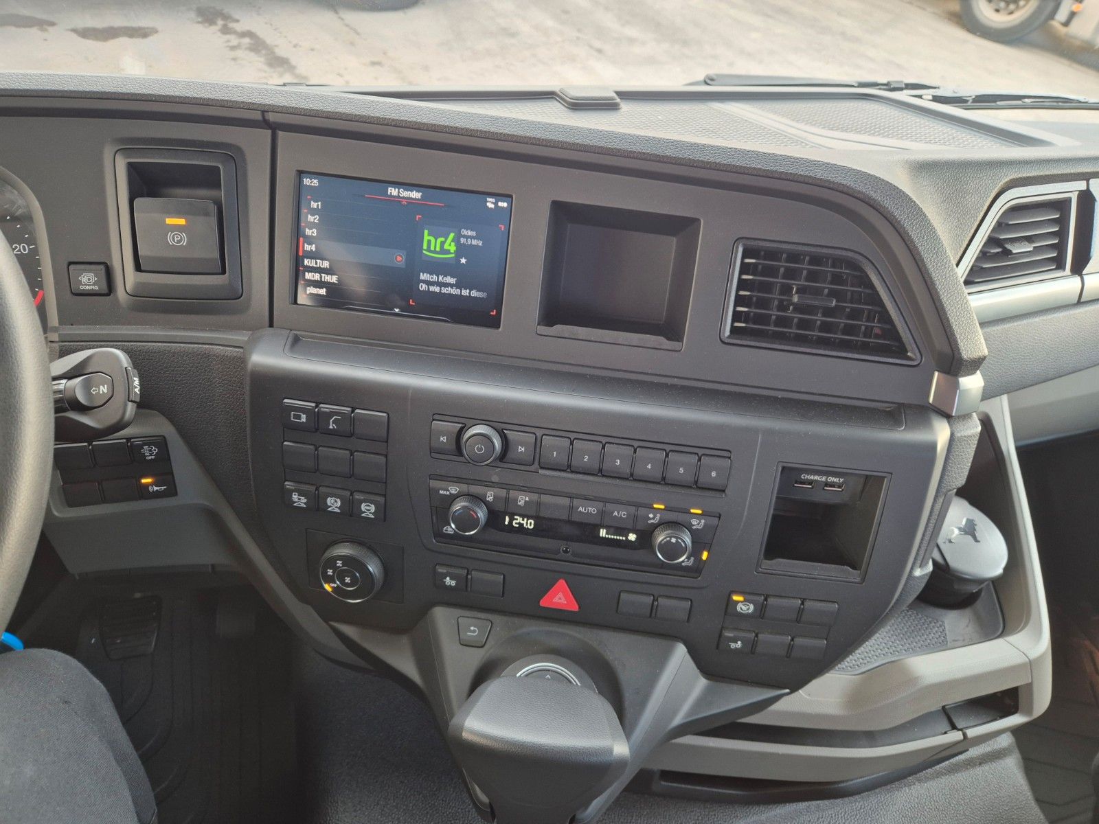 Fahrzeugabbildung MAN TGS 28.510 6x4-4 BL Palfinger PK24.001 Funk AHK