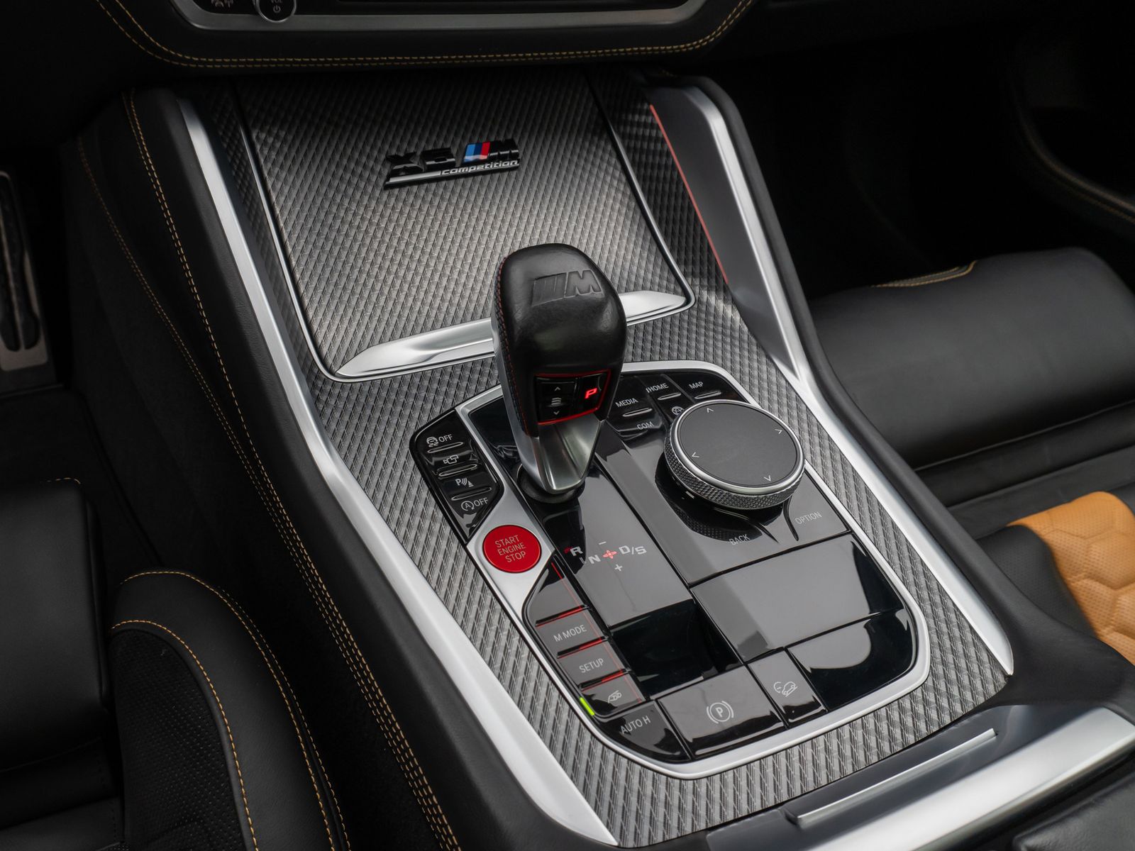 Fahrzeugabbildung BMW X6 M Panorama 360°Laser B&W Massage SoftCl AHK