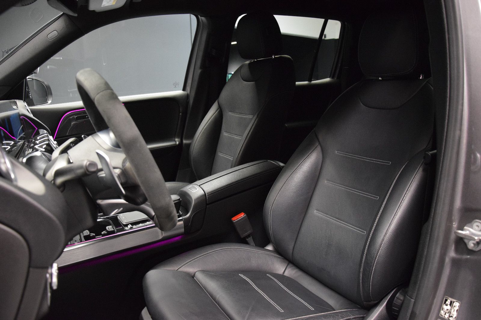 Fahrzeugabbildung Mercedes-Benz GLB 35 AMG 4Matic 360° MBUX Leder AHK Night Ambi