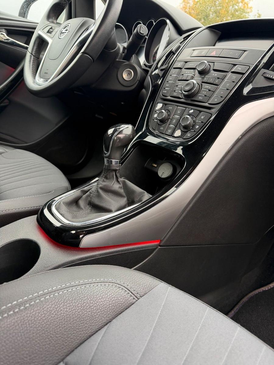 Opel Astra 2015 — фото 12