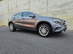 MERCEDES-BENZ GLA 200 1,6 Benzin Navi Automatik 80Tkm TÜV01/28