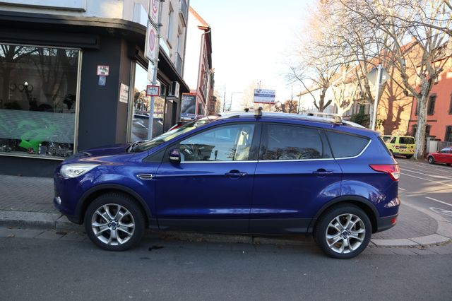 Ford Kuga Titanium*PANO*LEDER*BI-XENON*AHK*KAMERA