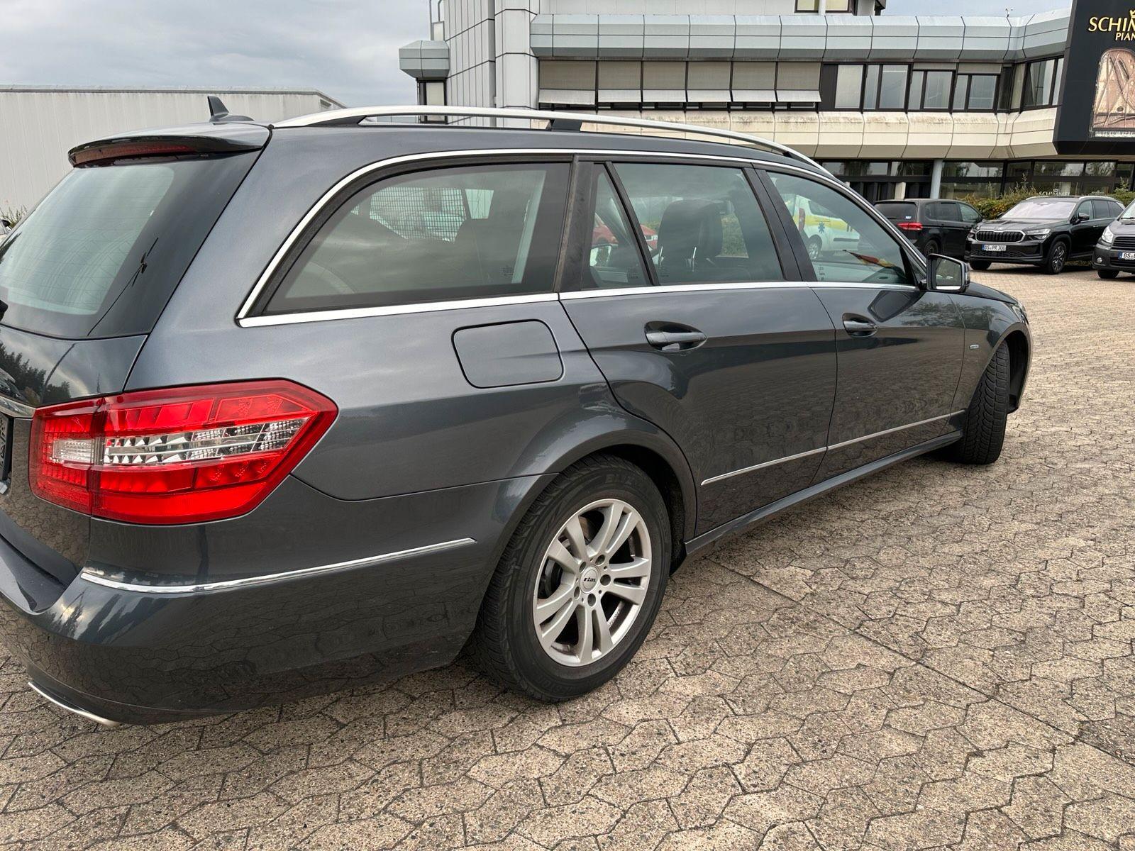 Mercedes-Benz E250 2012 — салон
