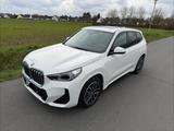 BMW iX1 xDrive30 - AC 22 KW  M Paket Massage HUD AHK - weiße BMW iX1