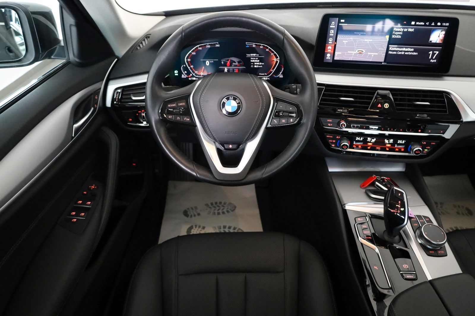 Fahrzeugabbildung BMW 520d xDrive Touring Leder,Navi,LED,Standheizung