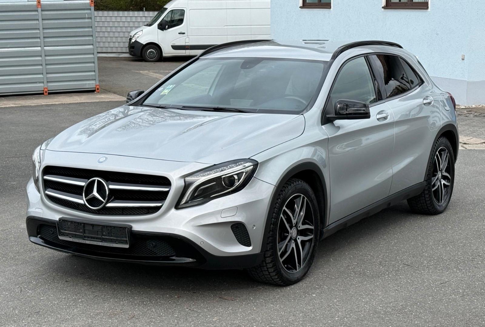 Mercedes-Benz GLA 220 CDI 4MATIC DCT Edition1 LDE Bi Xenon Nav