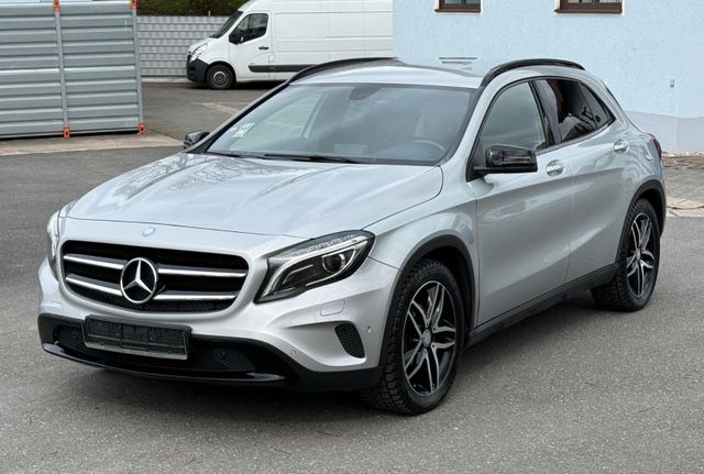 MERCEDES-BENZ GLA 220