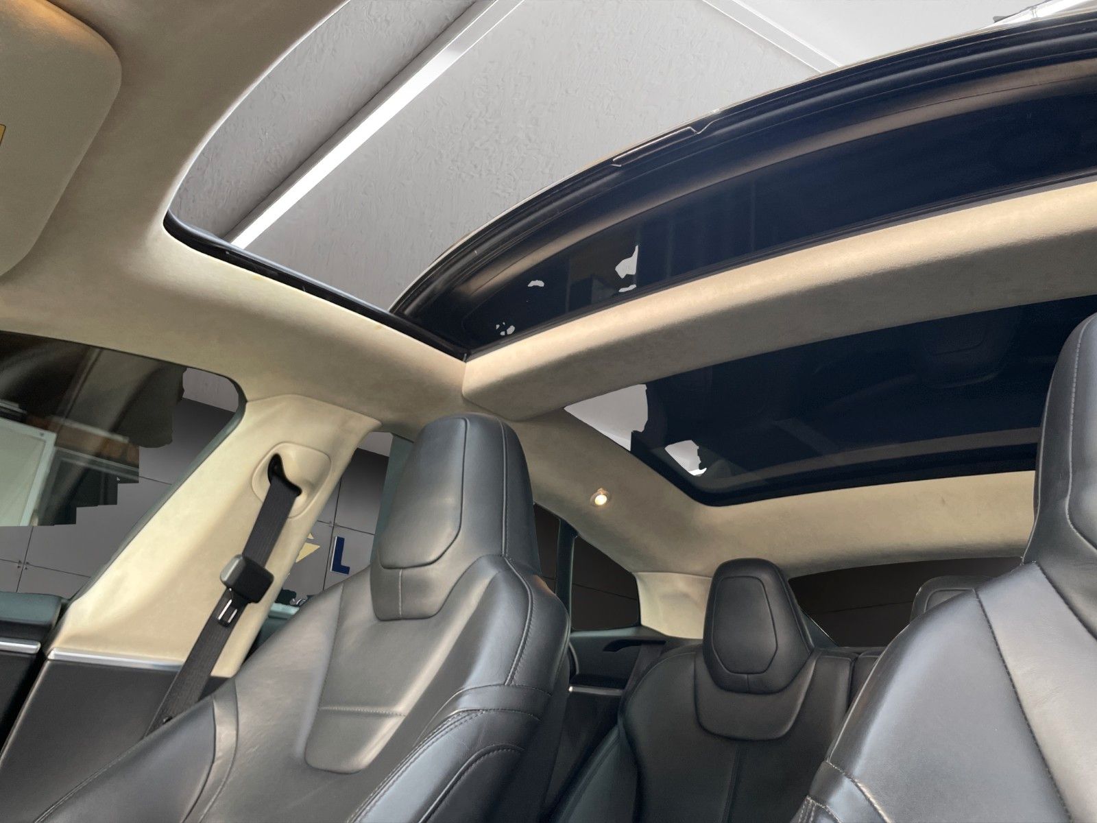 Fahrzeugabbildung Tesla Model S Dual*Xenon*ACC*CarPlay*Wlan*Pano*Ambient
