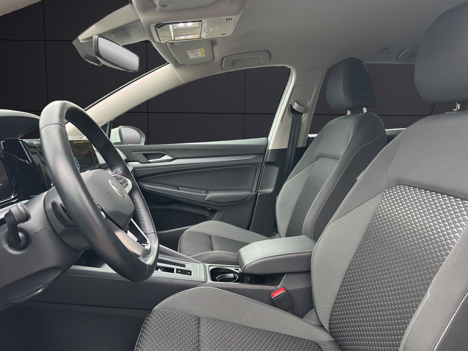 Fahrzeugabbildung Volkswagen Golf VIII Variant eTSI Active DSG LED ACC SH Rea