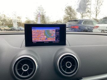 Fahrzeugabbildung Audi A3 Attraction DSG Navi PDC SHZ Klima uvm