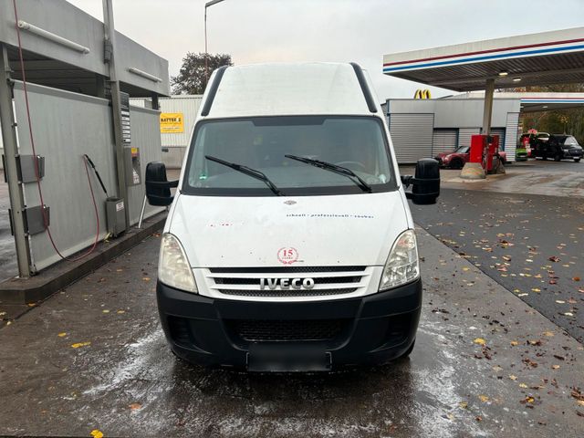 Mercedes-Benz Zu verkaufen.Iveco Delhi,Maxi Lang 208.000...