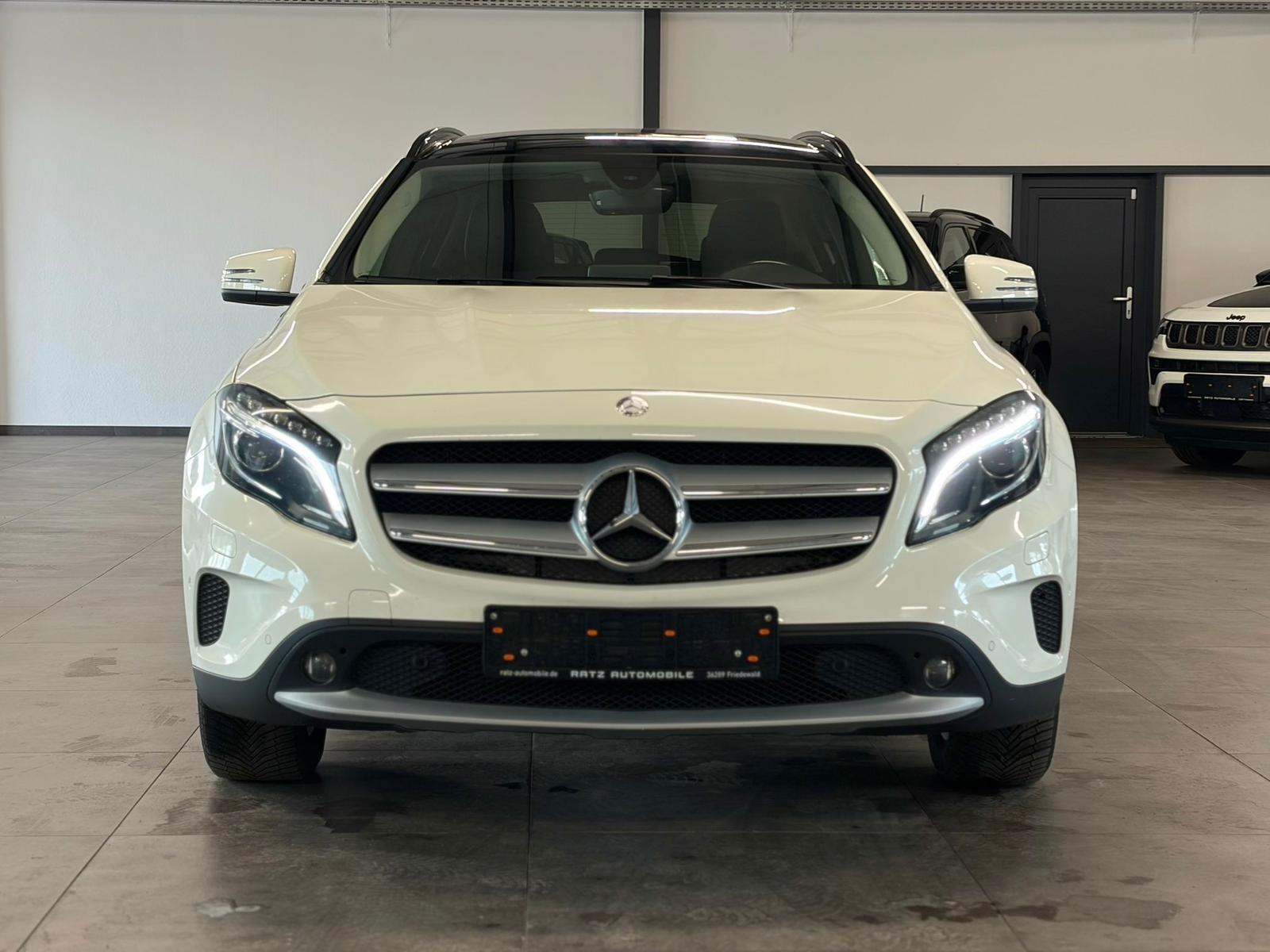 Mercedes-Benz GLA 200 d Business 4Matic BI-XEN+PANO+AHK+NAVI+