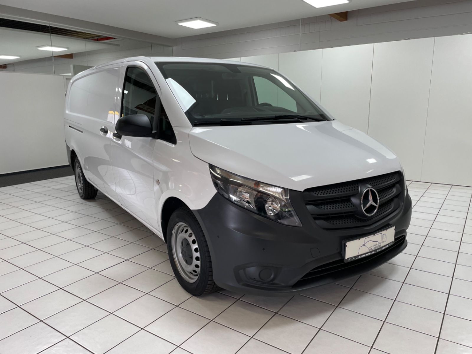 Fahrzeugabbildung Mercedes-Benz Vito Kasten 111 CDI extralang *Werkstatt*