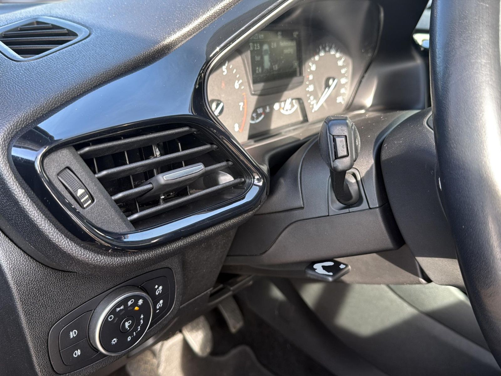 Fahrzeugabbildung Ford Fiesta Cool & Connect/Getriebe+Kupplung neu