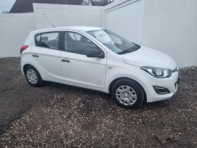 Hyundai i20 5-Türer Klima Diesel TüV 10/2025 3,6l/100km!