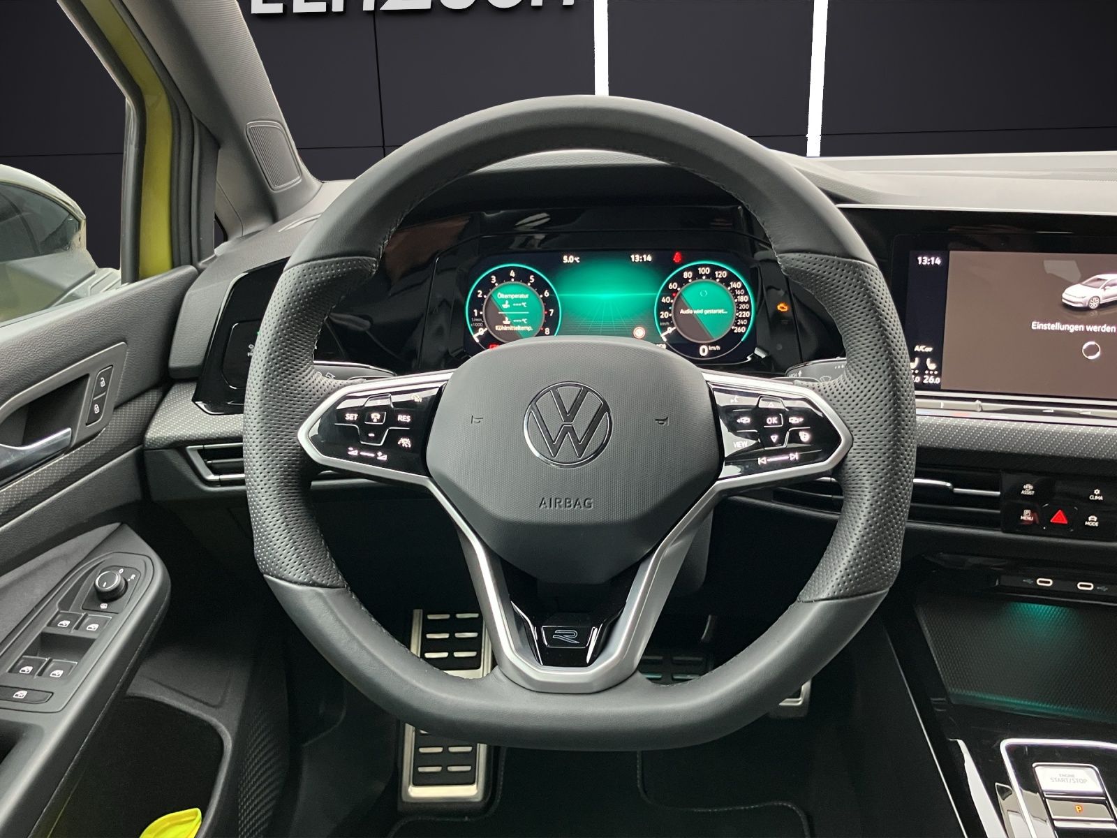 Fahrzeugabbildung Volkswagen Golf VIII 1.5 TSI R-Line DSG LED+ ACC RFK NAVI T